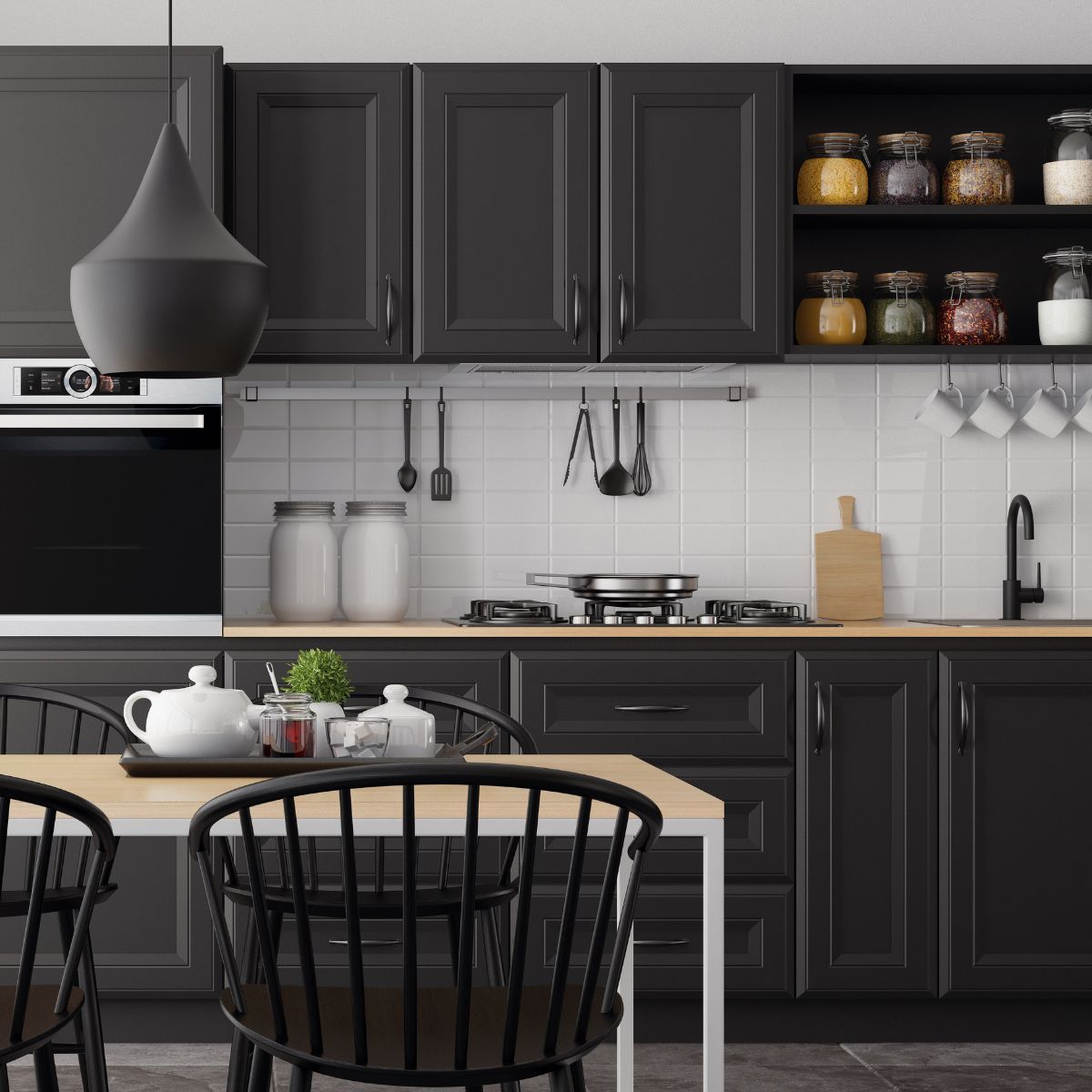 Offene Atelier-Kueche mit warmen Materialien